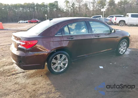2013 Chrysler 200 Touring z USA, uszkodzony, nr VIN 1C3CCBBB3DN539871